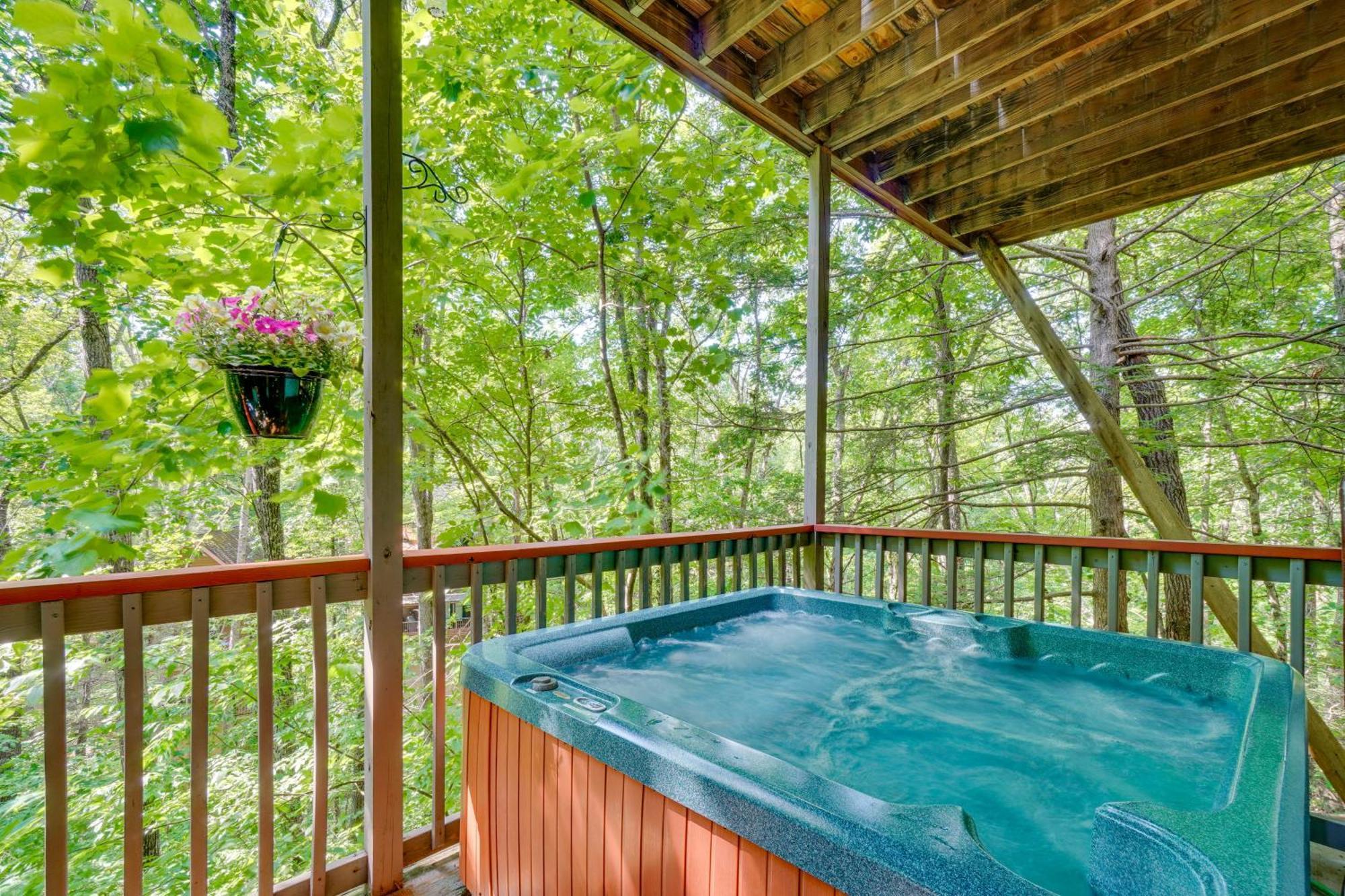 Smoky Mountain Cabin With Deck And Hot Tub! Pigeon Forge Εξωτερικό φωτογραφία